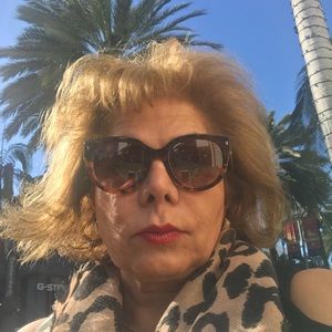 Meet your Posher, Ladan